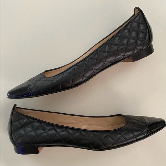 EUC Manolo Blahnik flat - Picture 2 of 11